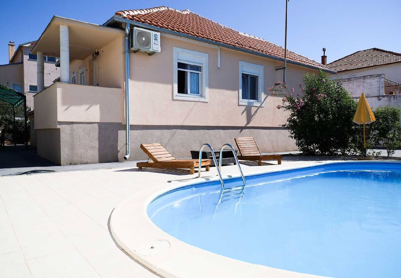 Casa en Zadar - Casa de vacaciones en Zadar con Balcón, Acondicionador, WIFI, Lavadora (4576-1)