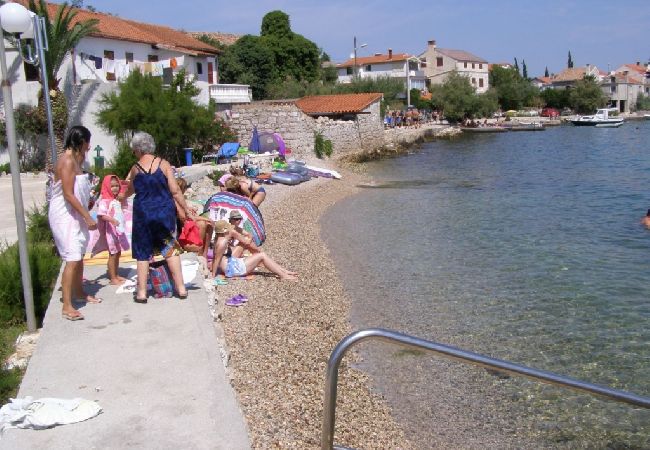 Apartamento en Preko - Apartamento en Preko con Seaview, Terraza, Acondicionador, WIFI (4568-6) Apartamento en Preko - Apartamento en Preko con Seaview, Terraza, Acondicionador, WIFI (4568-6)