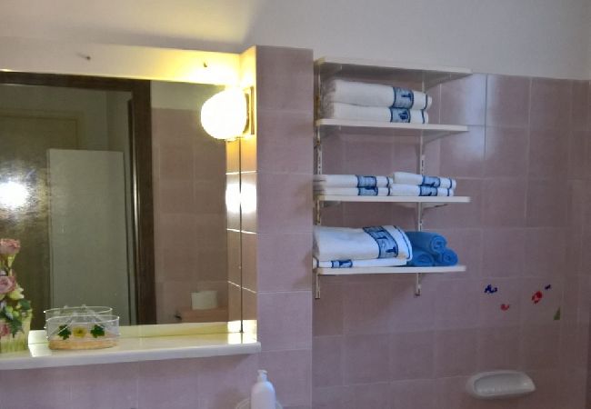 Apartamento en Duce - Apartamento en Duće con Seaview, Balcón, Acondicionador, WIFI (3425-12) Apartamento en Duce - Apartamento en Duće con Seaview, Balcón, Acondicionador, WIFI (3425-12)