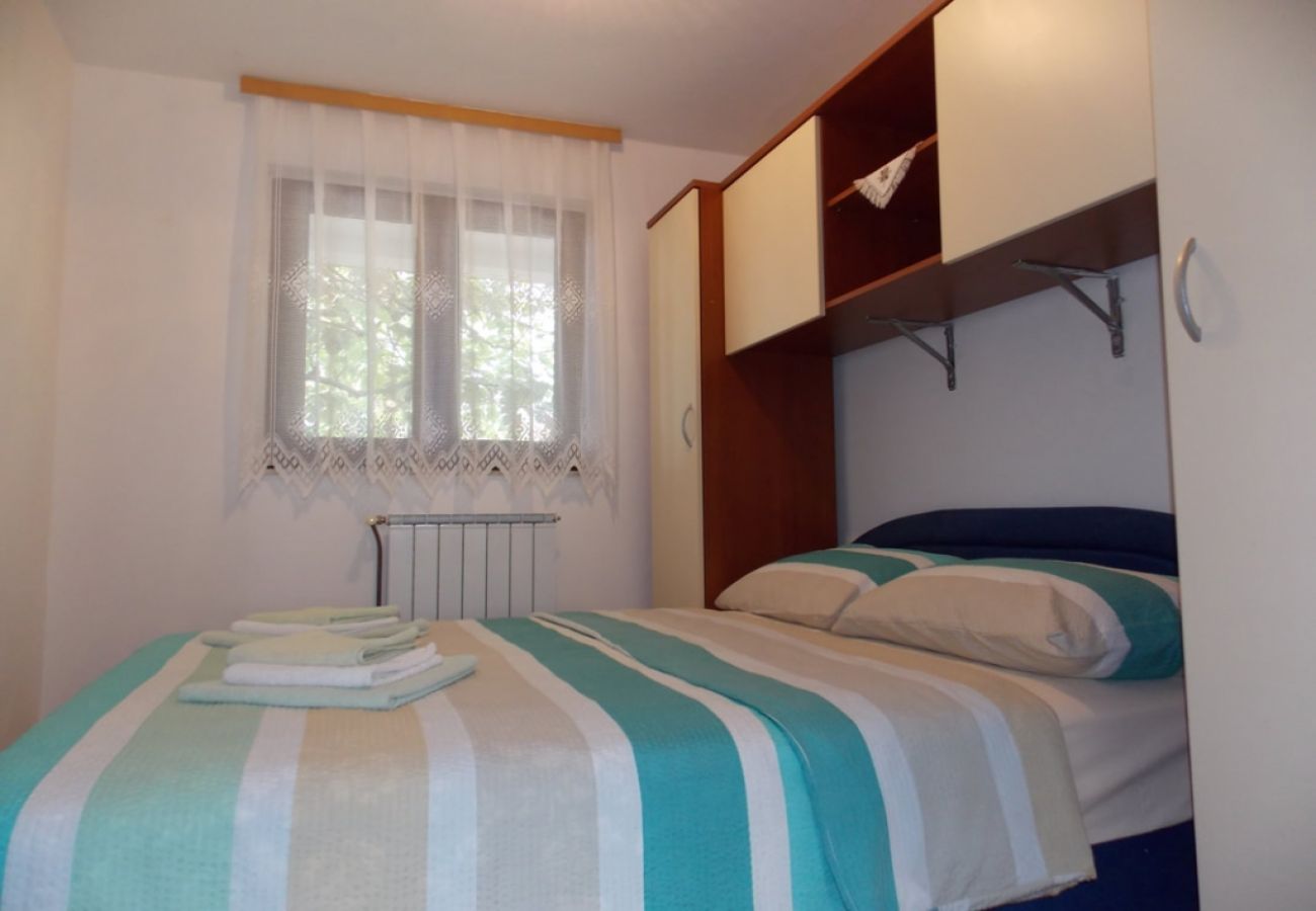 Apartamento en Malinska - Apartamento en Malinska con Terraza, WIFI, Lavadora (4690-4)