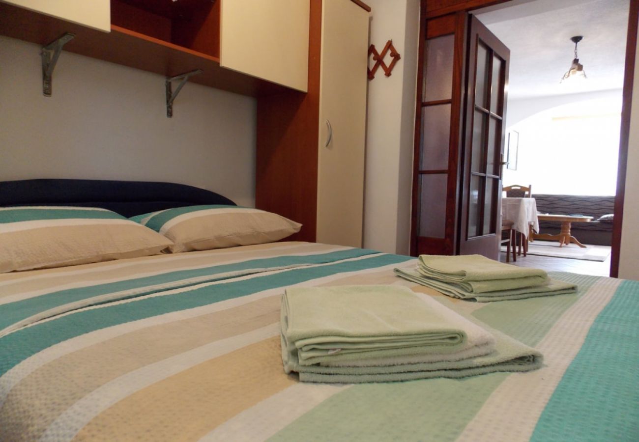 Apartamento en Malinska - Apartamento en Malinska con Terraza, WIFI, Lavadora (4690-4)