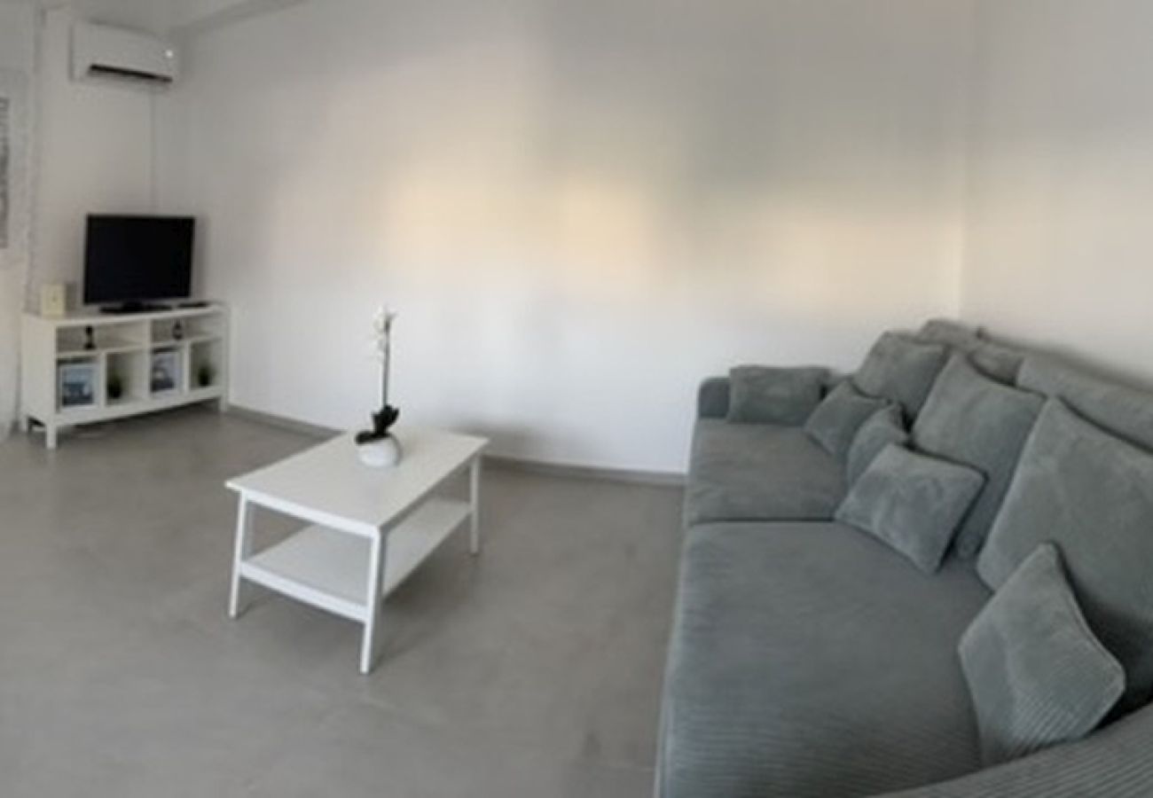 Apartamento en Pirovac - Apartamento en Pirovac con Balcón, Acondicionador, WIFI (4717-1)