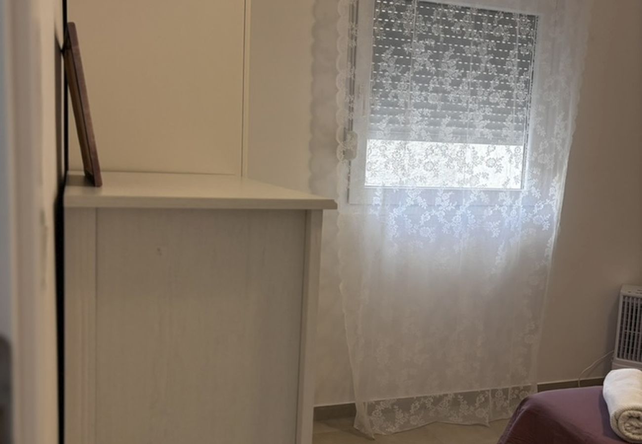 Apartamento en Pirovac - Apartamento en Pirovac con Balcón, Acondicionador, WIFI (4717-1)