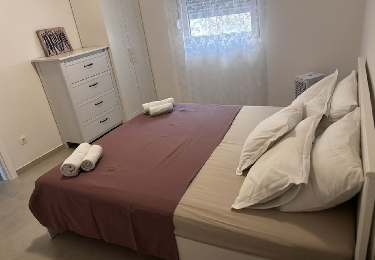 Apartamento en Pirovac - Apartamento en Pirovac con Balcón, Acondicionador, WIFI (4717-1)