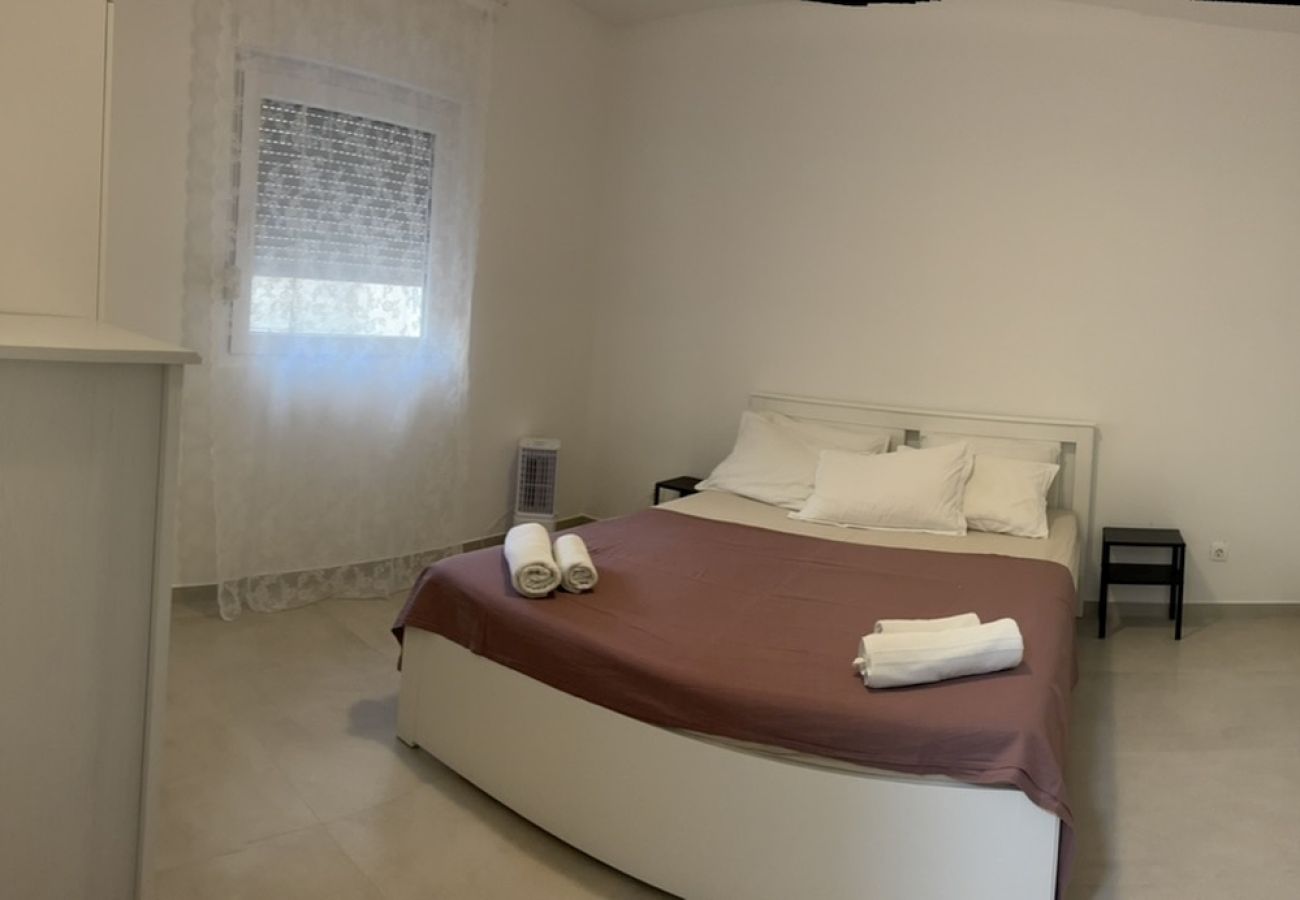Apartamento en Pirovac - Apartamento en Pirovac con Balcón, Acondicionador, WIFI (4717-1)