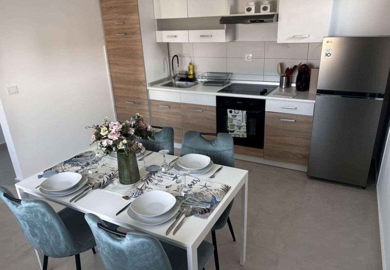 Apartamento en Pirovac - Apartamento en Pirovac con Balcón, Acondicionador, WIFI (4717-1)