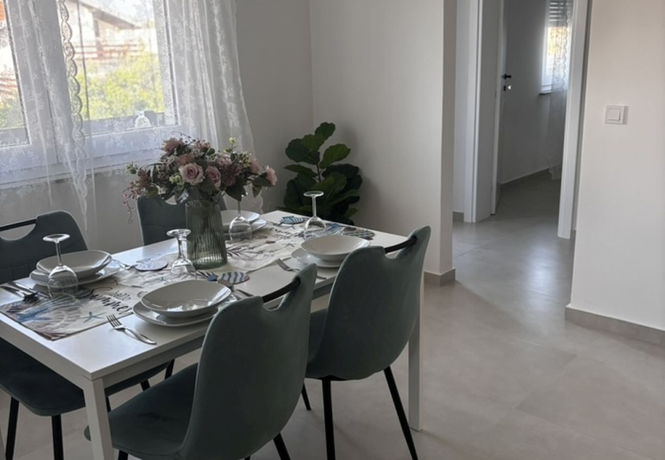Apartamento en Pirovac - Apartamento en Pirovac con Balcón, Acondicionador, WIFI (4717-1)