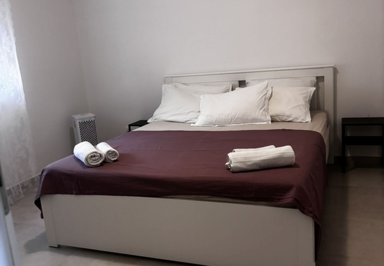Apartamento en Pirovac - Apartamento en Pirovac con Balcón, Acondicionador, WIFI (4717-1)