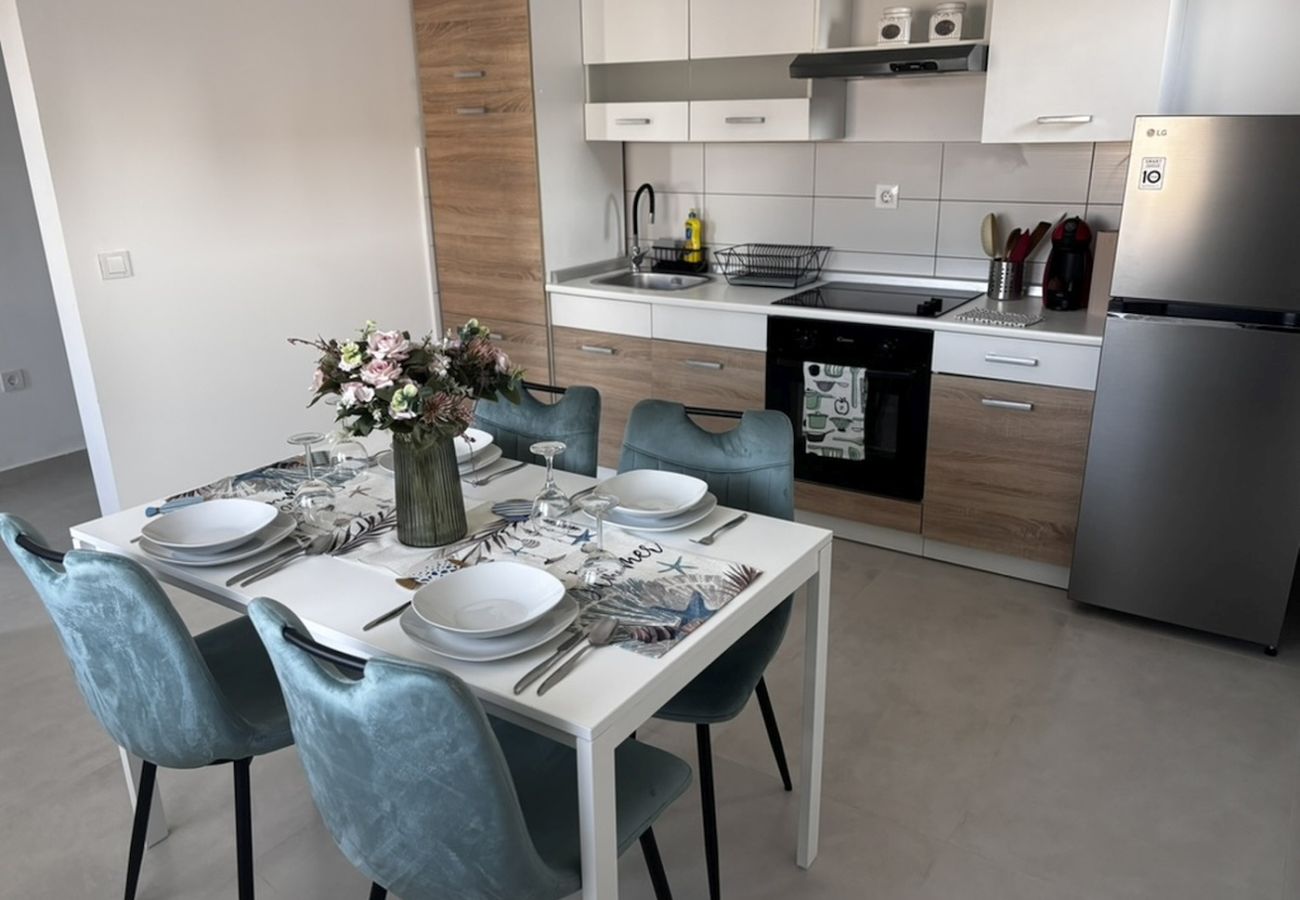 Apartamento en Pirovac - Apartamento en Pirovac con Balcón, Acondicionador, WIFI (4717-1)