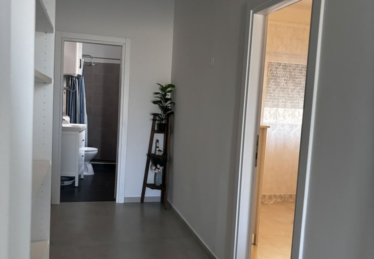 Apartamento en Pirovac - Apartamento en Pirovac con Balcón, Acondicionador, WIFI (4717-1)