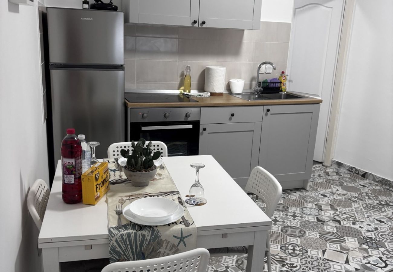 Apartamento en Pirovac - Apartamento en Pirovac con Balcón, Acondicionador, WIFI (4717-2)