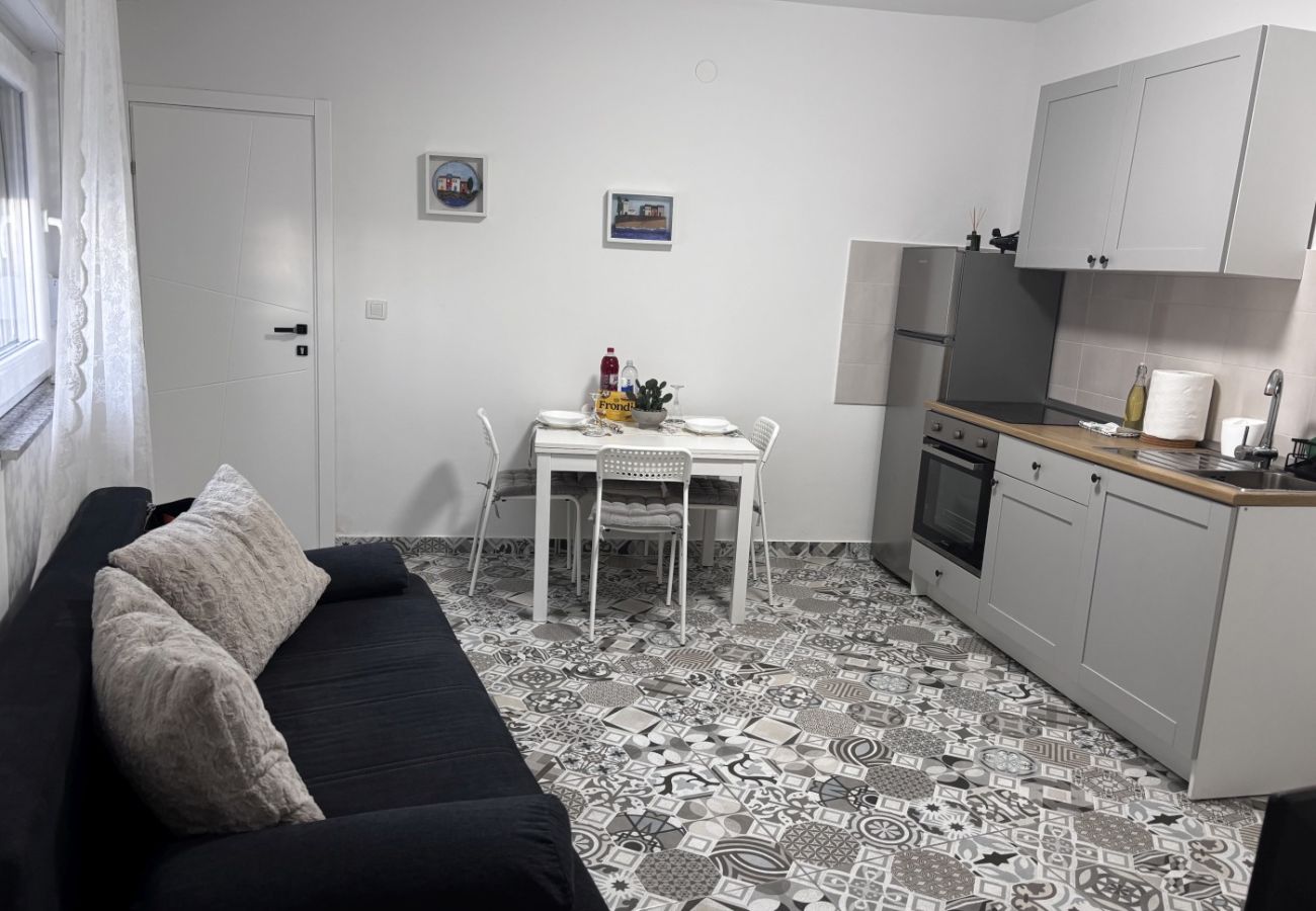 Apartamento en Pirovac - Apartamento en Pirovac con Balcón, Acondicionador, WIFI (4717-2)