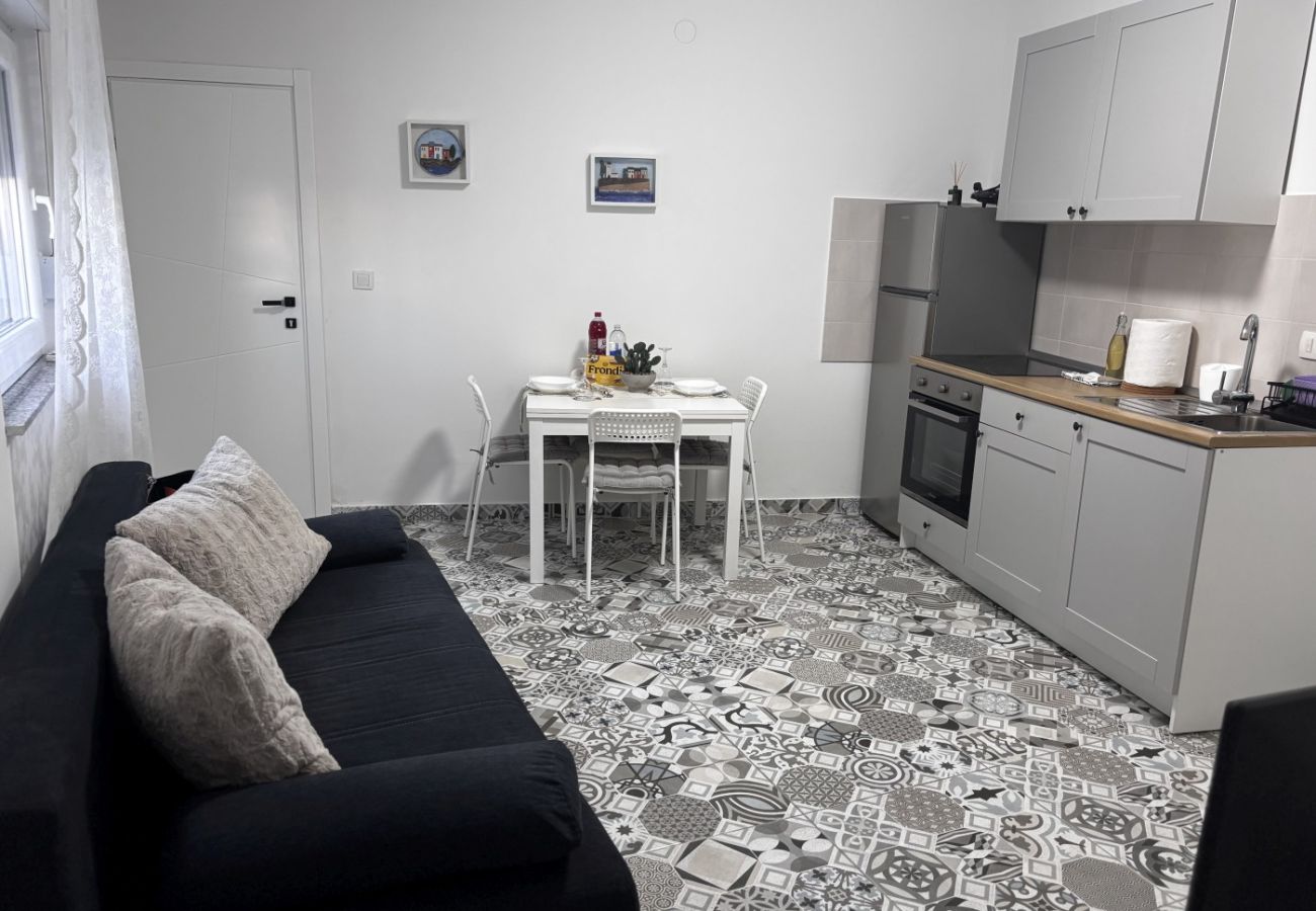 Apartamento en Pirovac - Apartamento en Pirovac con Balcón, Acondicionador, WIFI (4717-2)