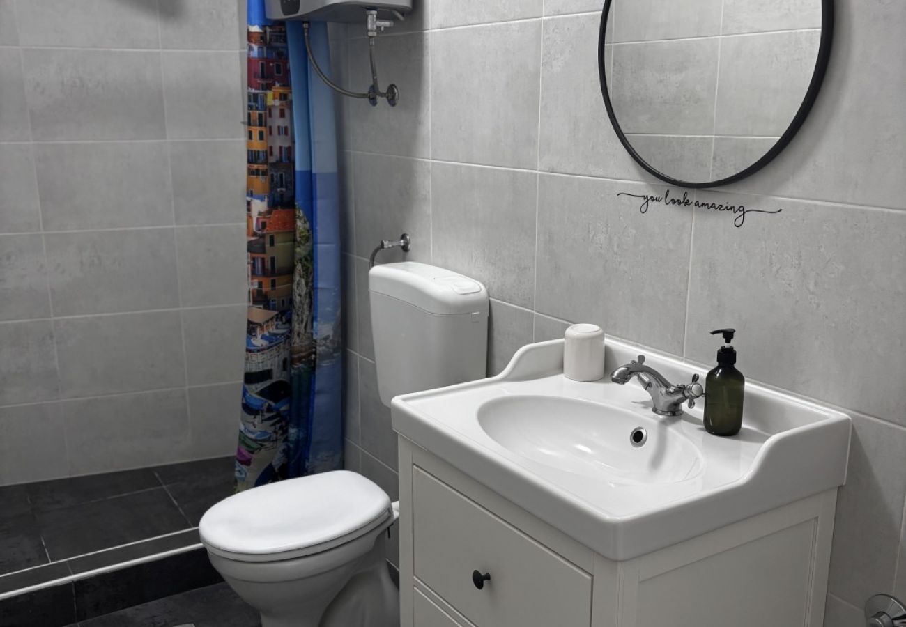 Apartamento en Pirovac - Apartamento en Pirovac con Balcón, Acondicionador, WIFI (4717-2)
