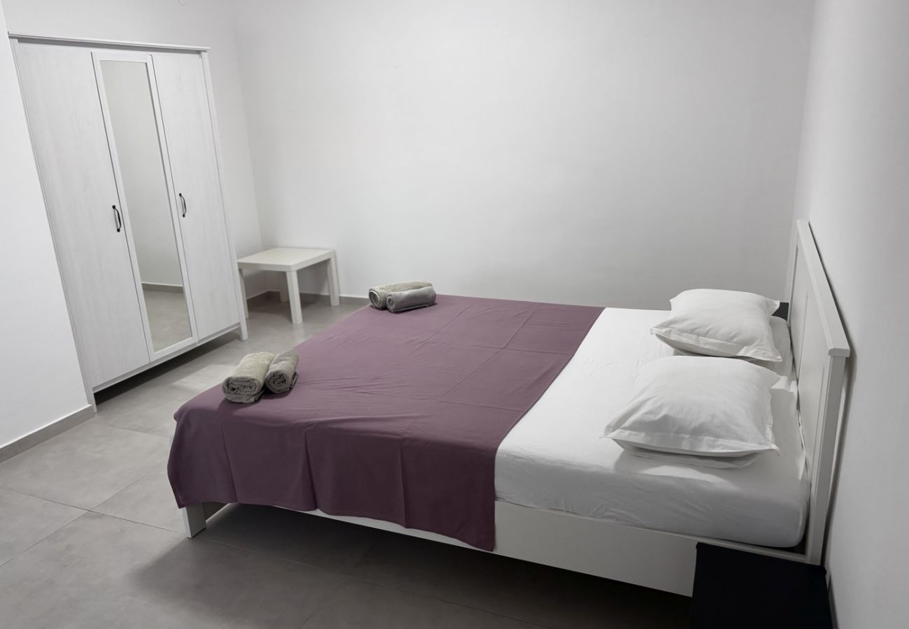 Apartamento en Pirovac - Apartamento en Pirovac con Balcón, Acondicionador, WIFI (4717-2)