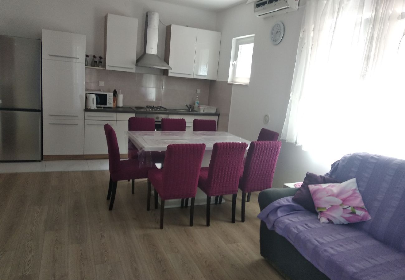 Apartamento en Šibenik-Brodarica - Apartamento en Brodarica con Balcón, Acondicionador, WIFI, Lavadora (4731-1)