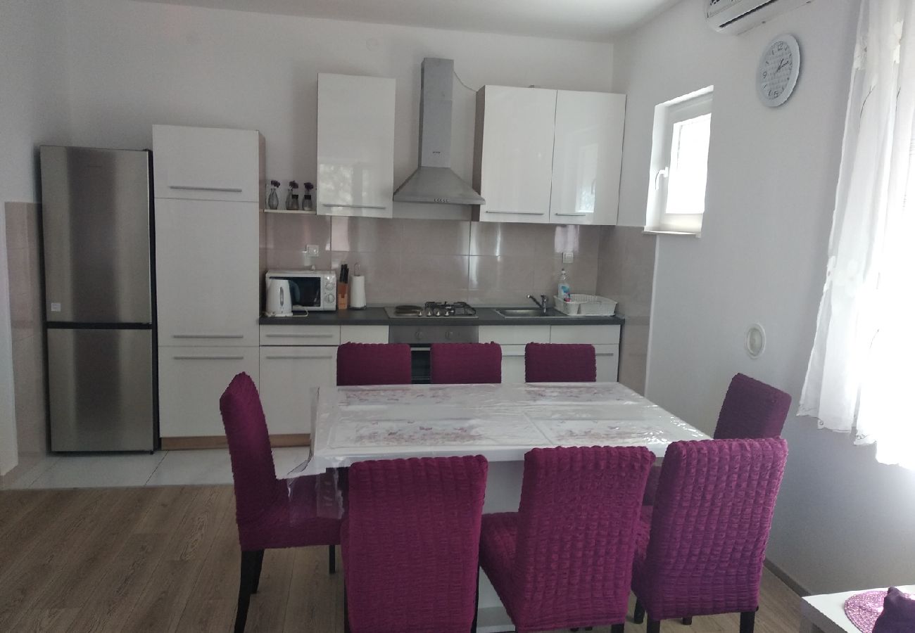 Apartamento en Šibenik-Brodarica - Apartamento en Brodarica con Balcón, Acondicionador, WIFI, Lavadora (4731-1)