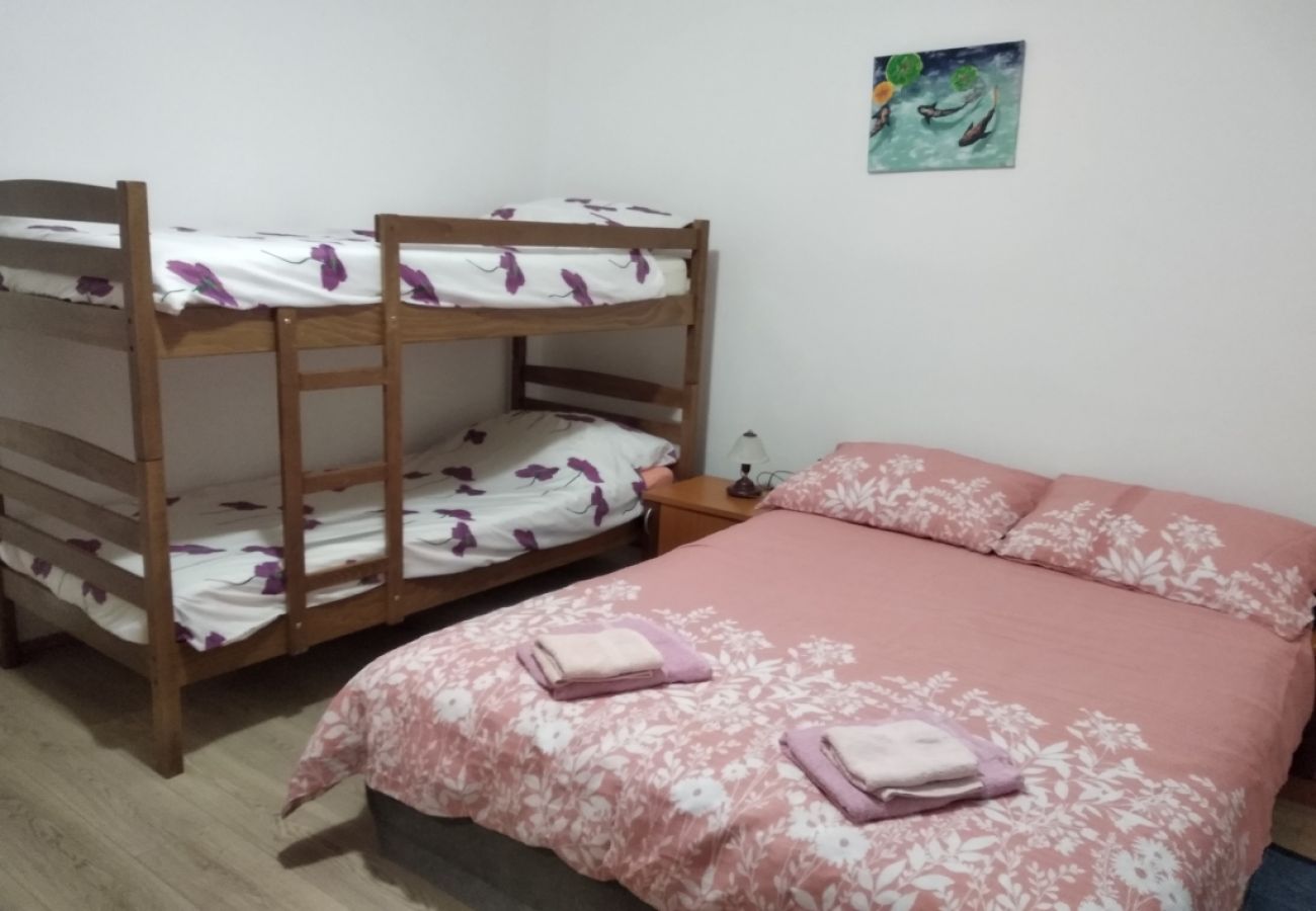 Apartamento en Šibenik-Brodarica - Apartamento en Brodarica con Balcón, Acondicionador, WIFI, Lavadora (4731-1)