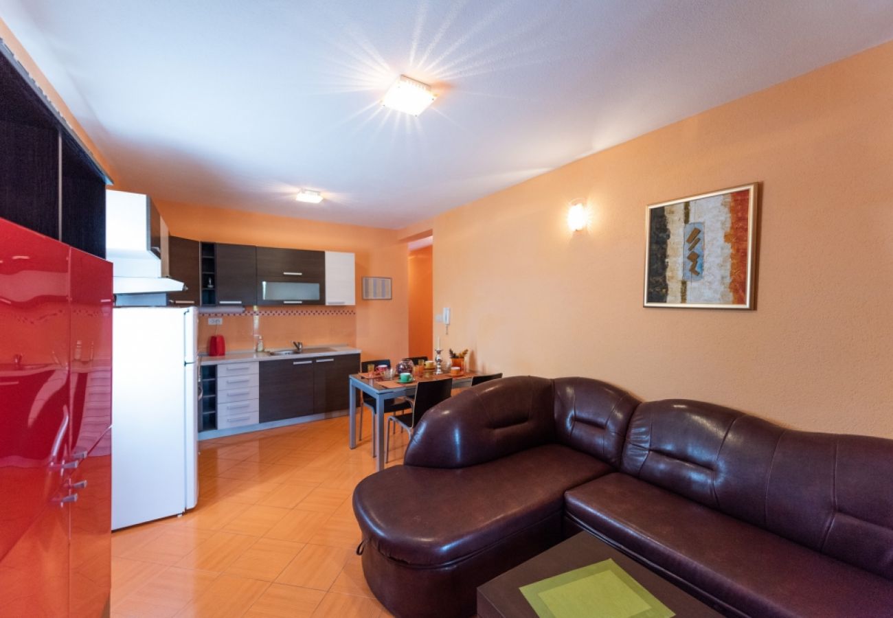 Apartamento en Vinišce - Apartamento en Vinišće con Balcón, Acondicionador, WIFI, Lavadora (4753-1)