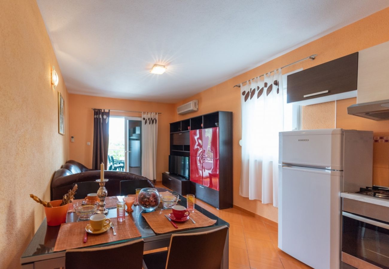 Apartamento en Vinišce - Apartamento en Vinišće con Balcón, Acondicionador, WIFI, Lavadora (4753-1)