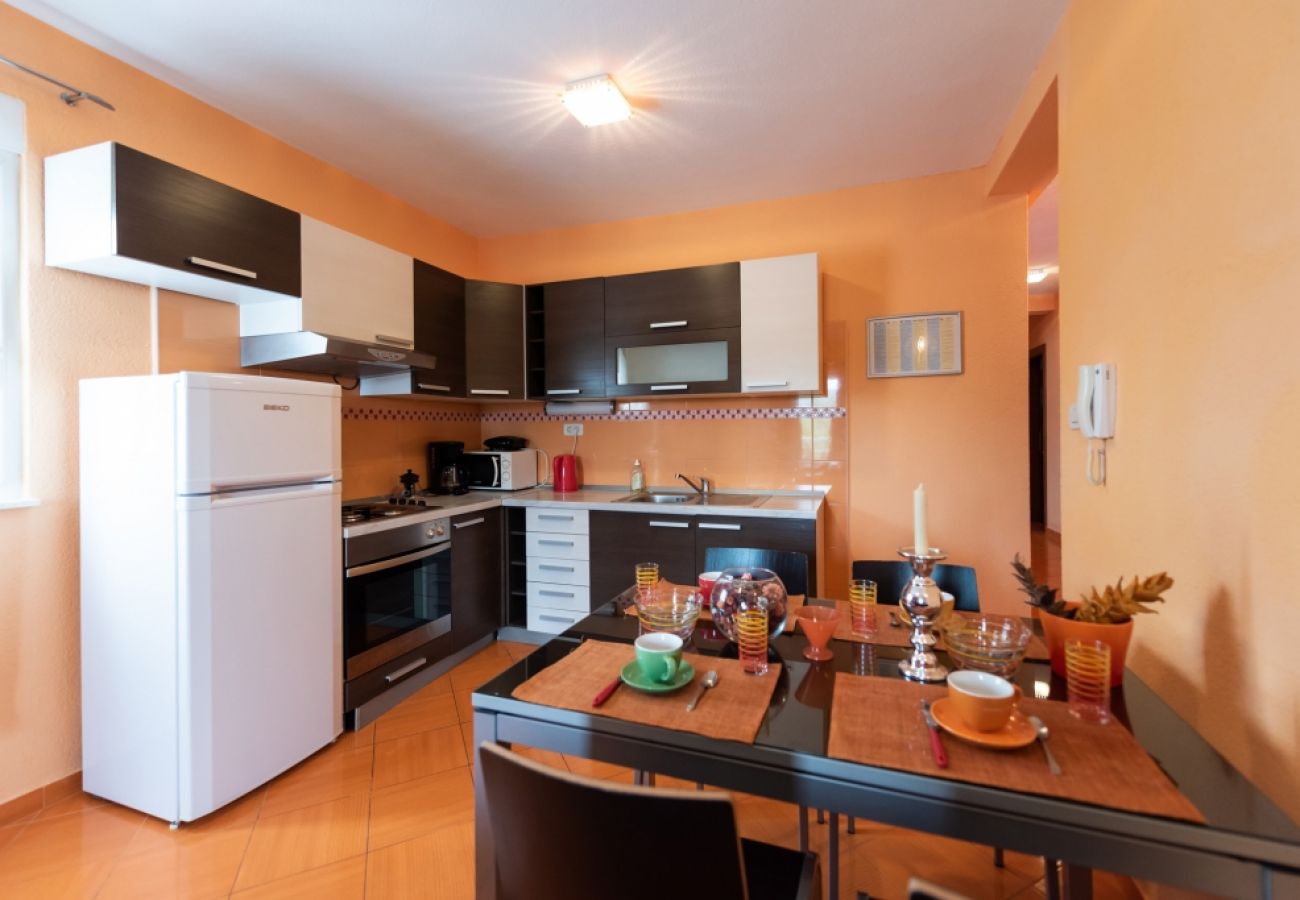 Apartamento en Vinišce - Apartamento en Vinišće con Balcón, Acondicionador, WIFI, Lavadora (4753-1)