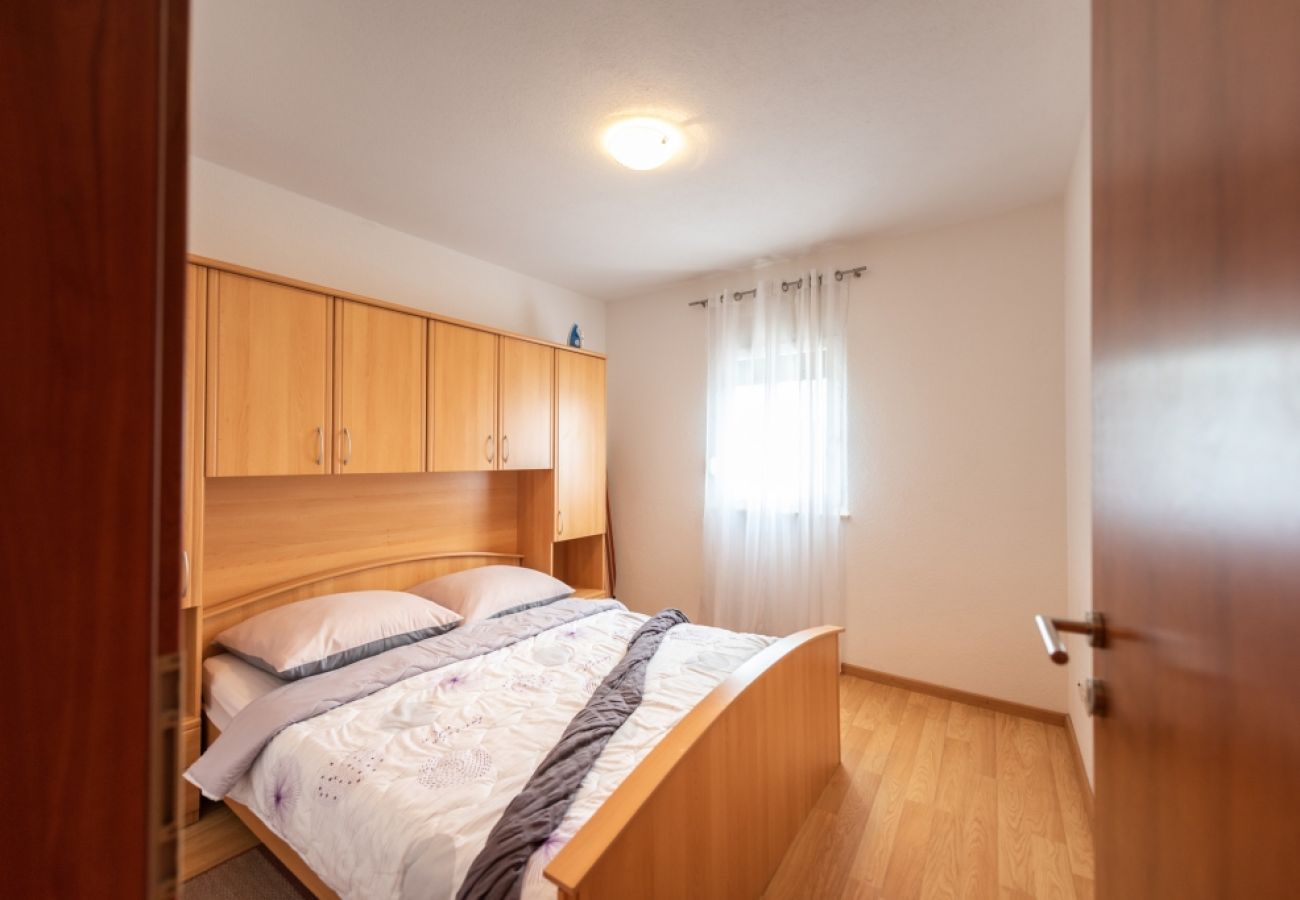 Apartamento en Vinišce - Apartamento en Vinišće con Balcón, Acondicionador, WIFI, Lavadora (4753-1)