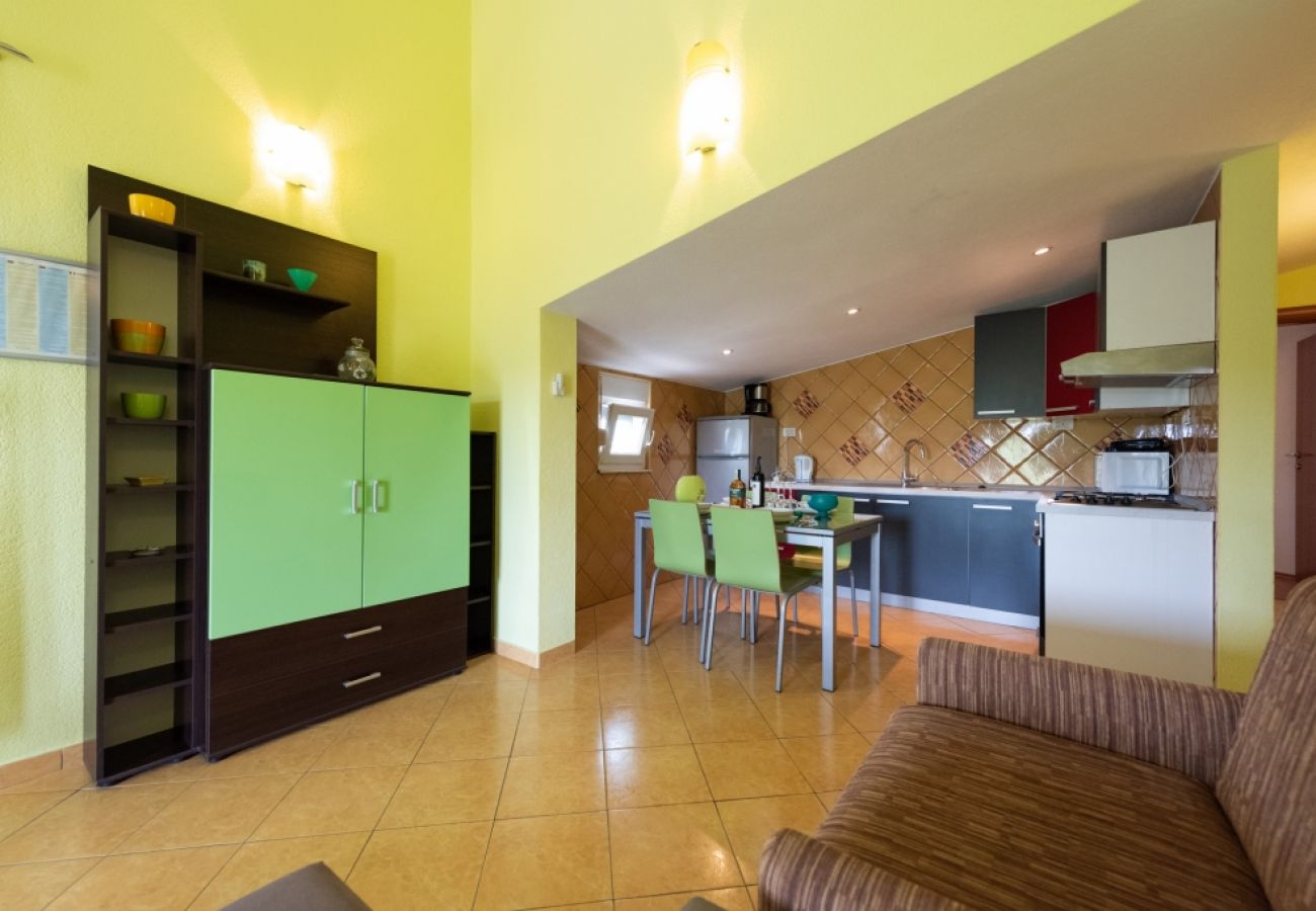 Apartamento en Vinišce - Apartamento en Vinišće con Balcón, Acondicionador, WIFI, Lavadora (4753-3)