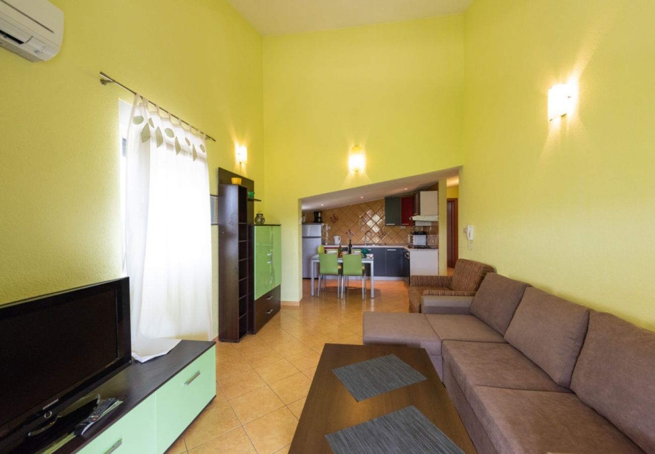 Apartamento en Vinišce - Apartamento en Vinišće con Balcón, Acondicionador, WIFI, Lavadora (4753-3)