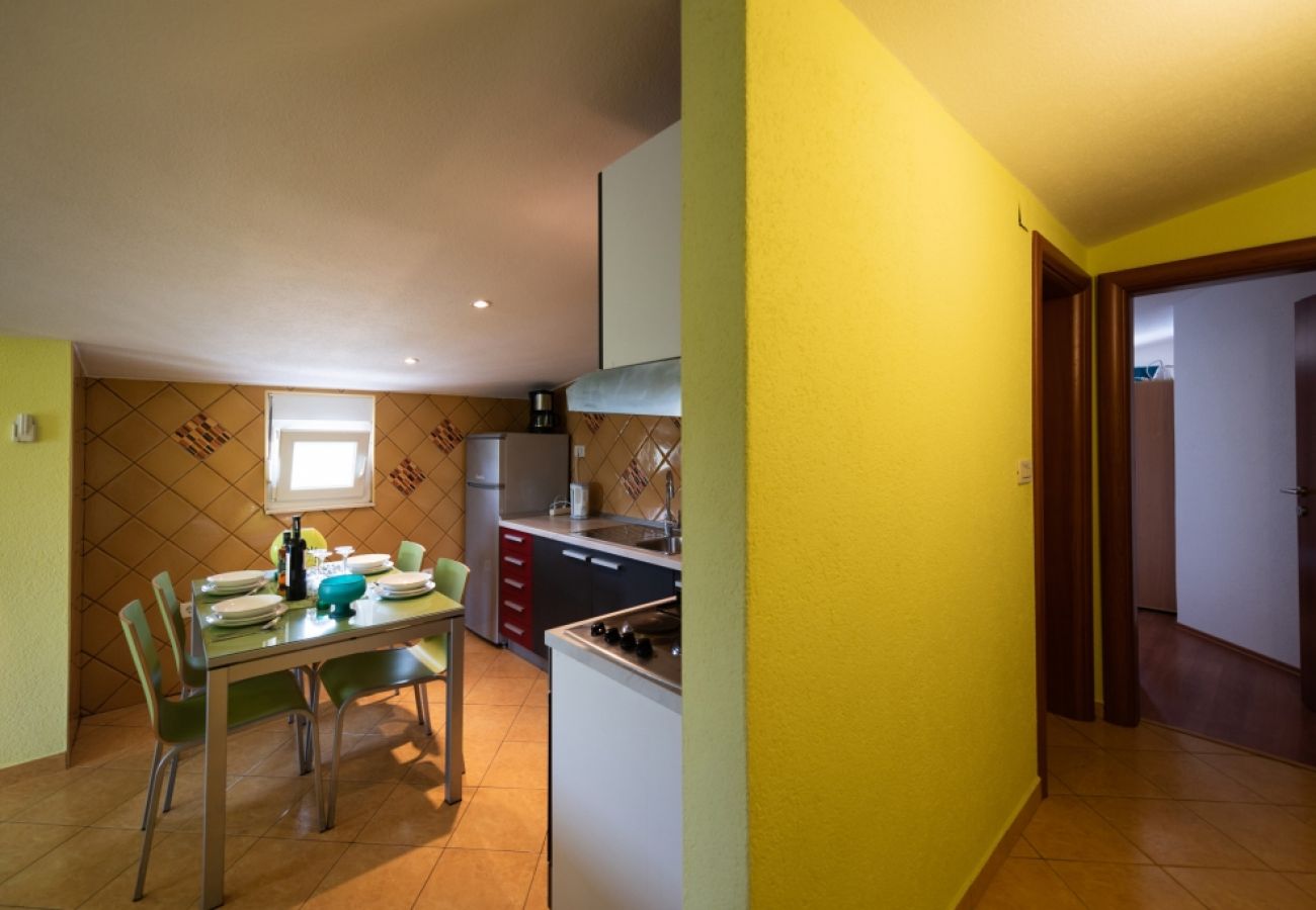 Apartamento en Vinišce - Apartamento en Vinišće con Balcón, Acondicionador, WIFI, Lavadora (4753-3)