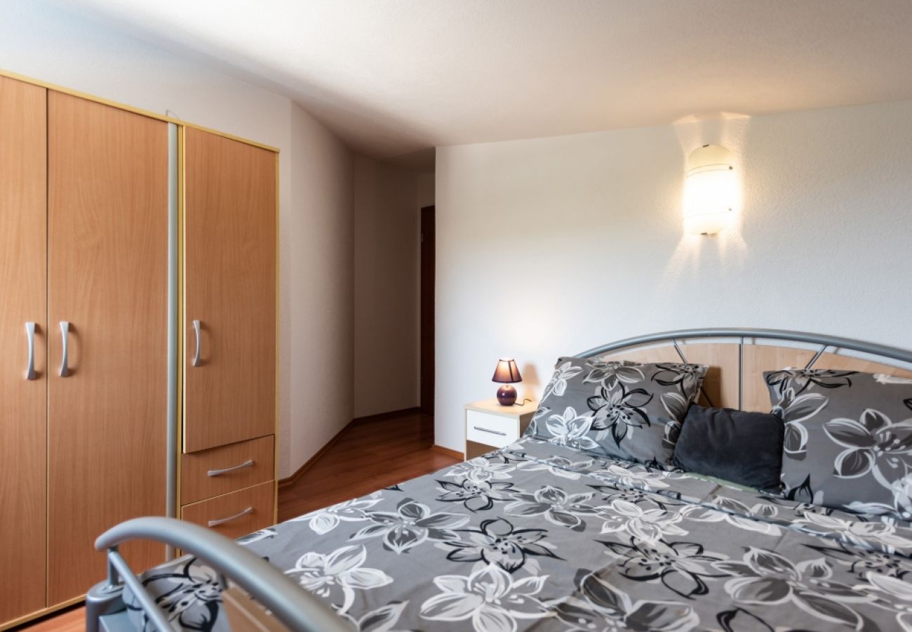 Apartamento en Vinišce - Apartamento en Vinišće con Balcón, Acondicionador, WIFI, Lavadora (4753-3)