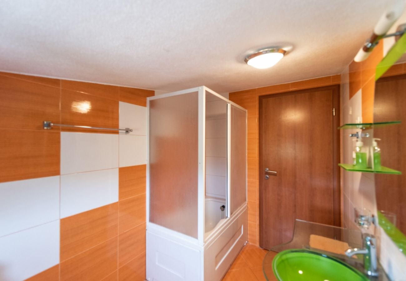 Apartamento en Vinišce - Apartamento en Vinišće con Balcón, Acondicionador, WIFI, Lavadora (4753-3)