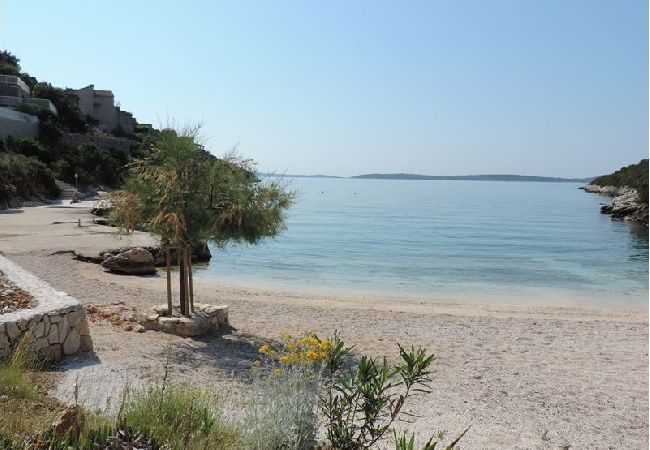 Apartamento en Vinišce - Apartamento en Vinišće con Balcón, Acondicionador, WIFI, Lavadora (4753-4) Apartamento en Vinišce - Apartamento en Vinišće con Balcón, Acondicionador, WIFI, Lavadora (4753-4)