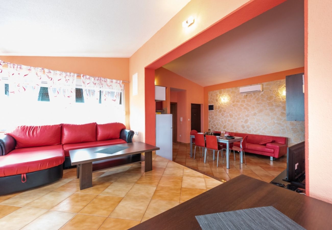 Apartamento en Vinišce - Apartamento en Vinišće con Balcón, Acondicionador, WIFI, Lavadora (4753-4)