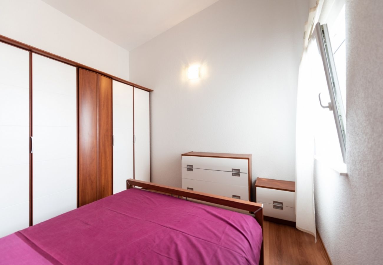 Apartamento en Vinišce - Apartamento en Vinišće con Balcón, Acondicionador, WIFI, Lavadora (4753-4)