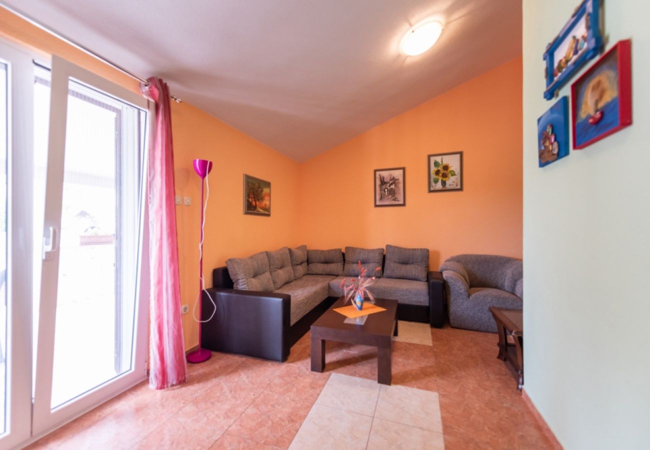 Apartamento en Vinišce - Apartamento en Vinišće con Balcón, Acondicionador, WIFI, Lavadora (4753-7)