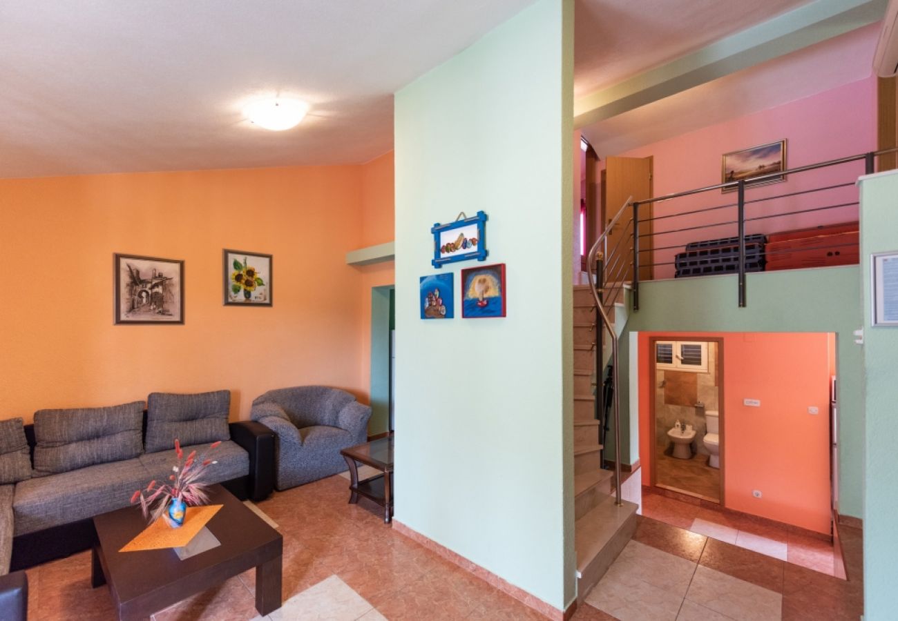 Apartamento en Vinišce - Apartamento en Vinišće con Balcón, Acondicionador, WIFI, Lavadora (4753-7)