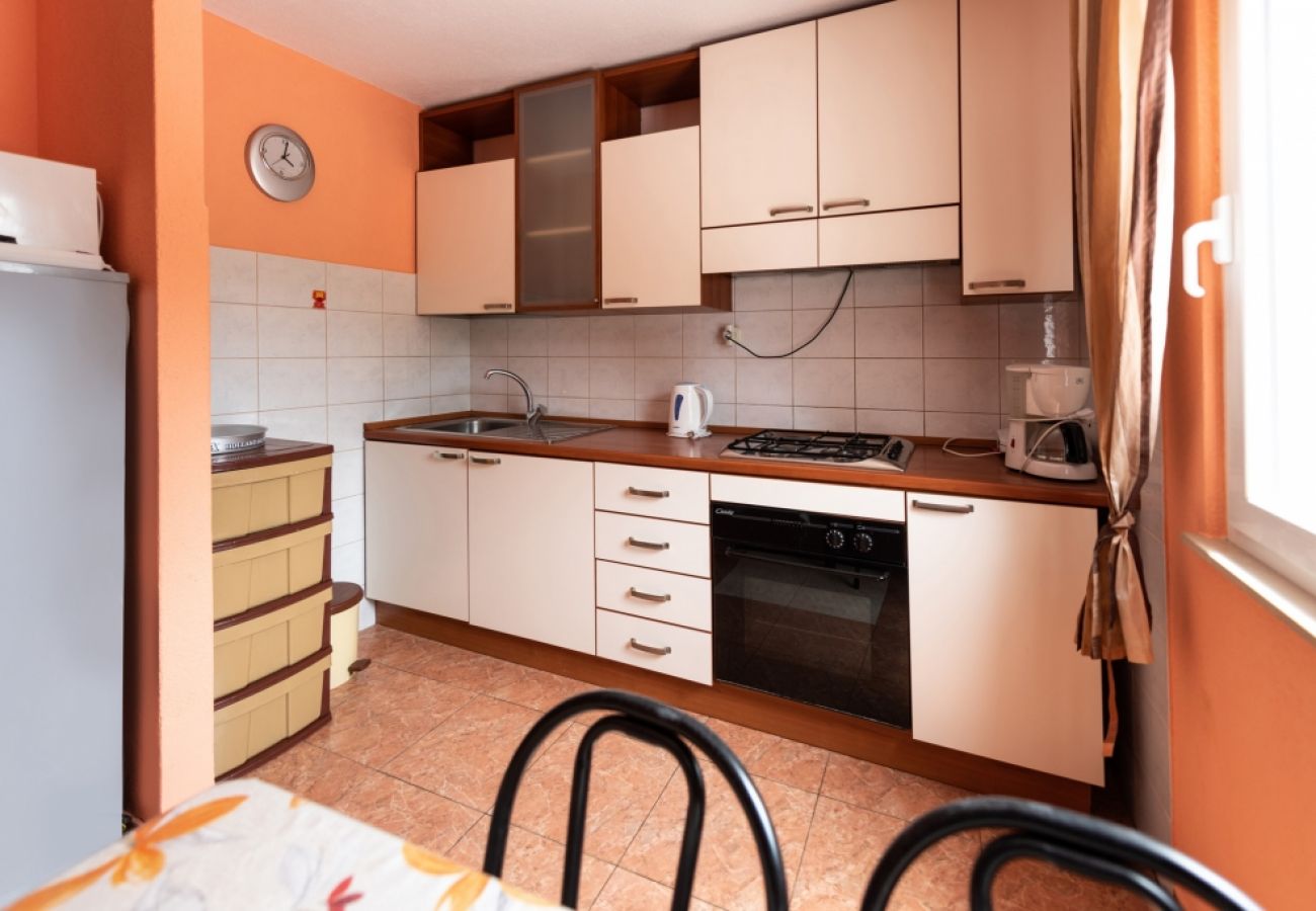 Apartamento en Vinišce - Apartamento en Vinišće con Balcón, Acondicionador, WIFI, Lavadora (4753-7)