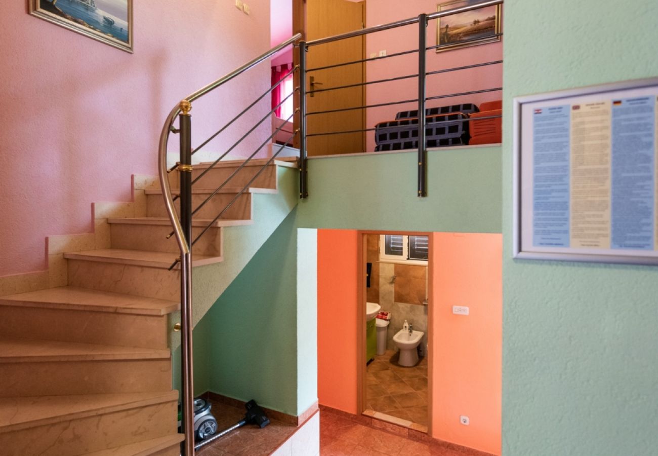 Apartamento en Vinišce - Apartamento en Vinišće con Balcón, Acondicionador, WIFI, Lavadora (4753-7)