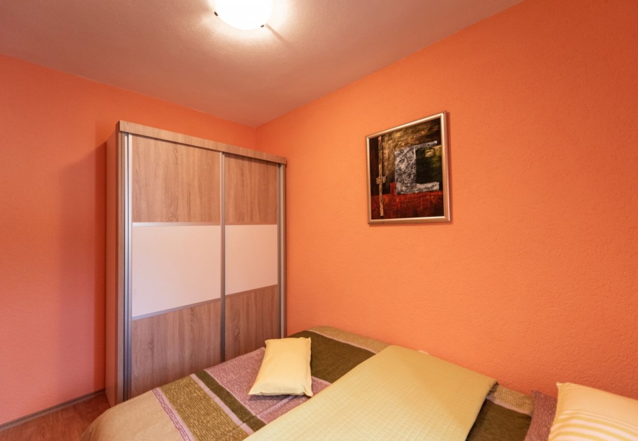 Apartamento en Vinišce - Apartamento en Vinišće con Balcón, Acondicionador, WIFI, Lavadora (4753-7)