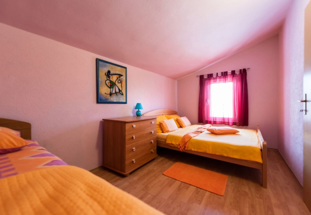 Apartamento en Vinišce - Apartamento en Vinišće con Balcón, Acondicionador, WIFI, Lavadora (4753-7)