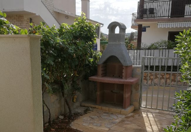 Apartamento en Vinišce - Apartamento en Vinišće con Terraza, Acondicionador, WIFI (4756-1) Apartamento en Vinišce - Apartamento en Vinišće con Terraza, Acondicionador, WIFI (4756-1)