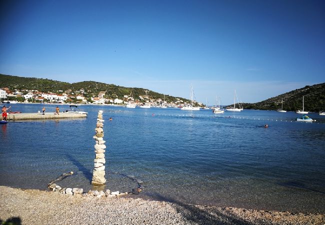 Apartamento en Vinišce - Apartamento en Vinišće con Terraza, Acondicionador, WIFI (4756-1) Apartamento en Vinišce - Apartamento en Vinišće con Terraza, Acondicionador, WIFI (4756-1)