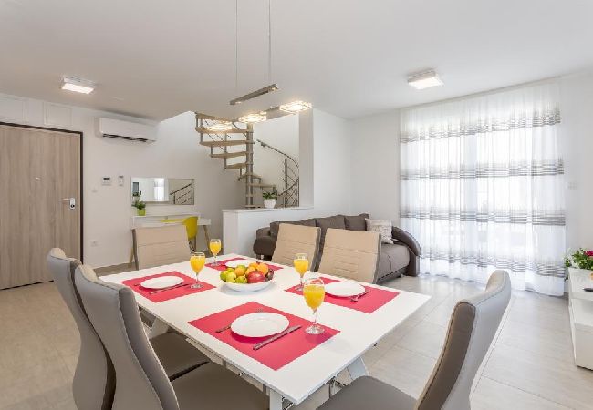 Apartamento en Podstrana - Apartamento en Podstrana-Sv.Martin con Seaview, Terraza, Acondicionador, WIFI (4777-1) Apartamento en Podstrana - Apartamento en Podstrana-Sv.Martin con Seaview, Terraza, Acondicionador, WIFI (4777-1)