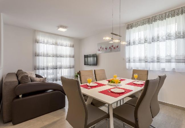 Apartamento en Podstrana - Apartamento en Podstrana-Sv.Martin con Seaview, Terraza, Acondicionador, WIFI (4777-1) Apartamento en Podstrana - Apartamento en Podstrana-Sv.Martin con Seaview, Terraza, Acondicionador, WIFI (4777-1)