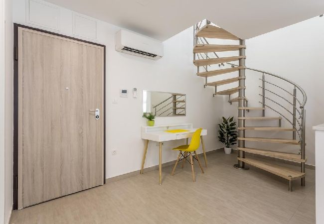 Apartamento en Podstrana - Apartamento en Podstrana-Sv.Martin con Seaview, Terraza, Acondicionador, WIFI (4777-1) Apartamento en Podstrana - Apartamento en Podstrana-Sv.Martin con Seaview, Terraza, Acondicionador, WIFI (4777-1)