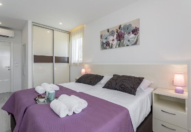 Apartamento en Podstrana - Apartamento en Podstrana-Sv.Martin con Seaview, Terraza, Acondicionador, WIFI (4777-1) Apartamento en Podstrana - Apartamento en Podstrana-Sv.Martin con Seaview, Terraza, Acondicionador, WIFI (4777-1)