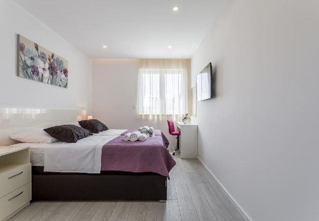 Apartamento en Podstrana - Apartamento en Podstrana-Sv.Martin con Seaview, Terraza, Acondicionador, WIFI (4777-1) Apartamento en Podstrana - Apartamento en Podstrana-Sv.Martin con Seaview, Terraza, Acondicionador, WIFI (4777-1)