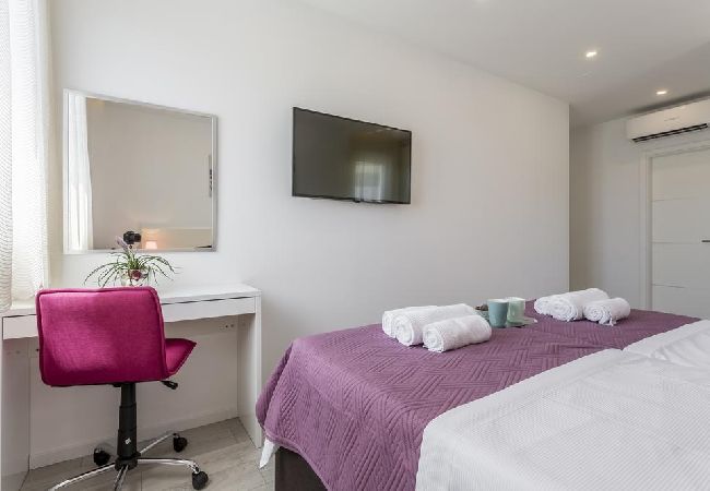 Apartamento en Podstrana - Apartamento en Podstrana-Sv.Martin con Seaview, Terraza, Acondicionador, WIFI (4777-1) Apartamento en Podstrana - Apartamento en Podstrana-Sv.Martin con Seaview, Terraza, Acondicionador, WIFI (4777-1)