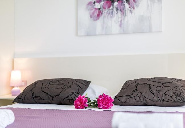 Apartamento en Podstrana - Apartamento en Podstrana-Sv.Martin con Seaview, Terraza, Acondicionador, WIFI (4777-1) Apartamento en Podstrana - Apartamento en Podstrana-Sv.Martin con Seaview, Terraza, Acondicionador, WIFI (4777-1)