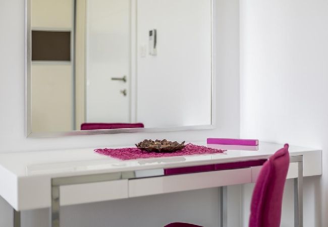 Apartamento en Podstrana - Apartamento en Podstrana-Sv.Martin con Seaview, Terraza, Acondicionador, WIFI (4777-1) Apartamento en Podstrana - Apartamento en Podstrana-Sv.Martin con Seaview, Terraza, Acondicionador, WIFI (4777-1)